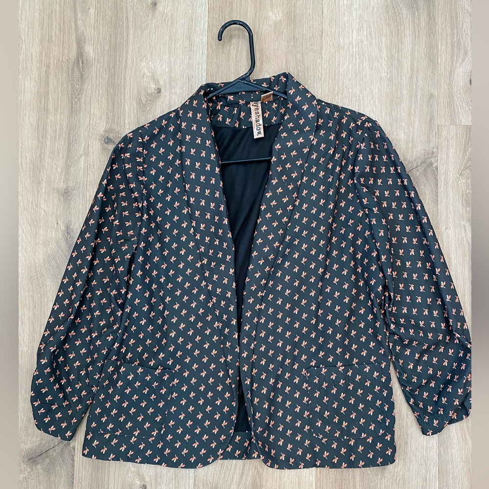Casual patterned blazer, size medium, excellent condition.